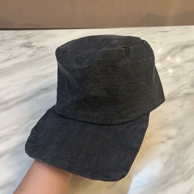 reinhard plank  cyrus hat