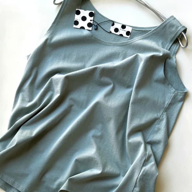 Over silhouette cotton sleeveless top