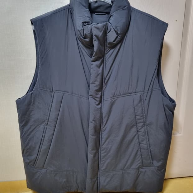 탑텐 넌퀼팅 하이넥 볼륨 베스트 차콜 110