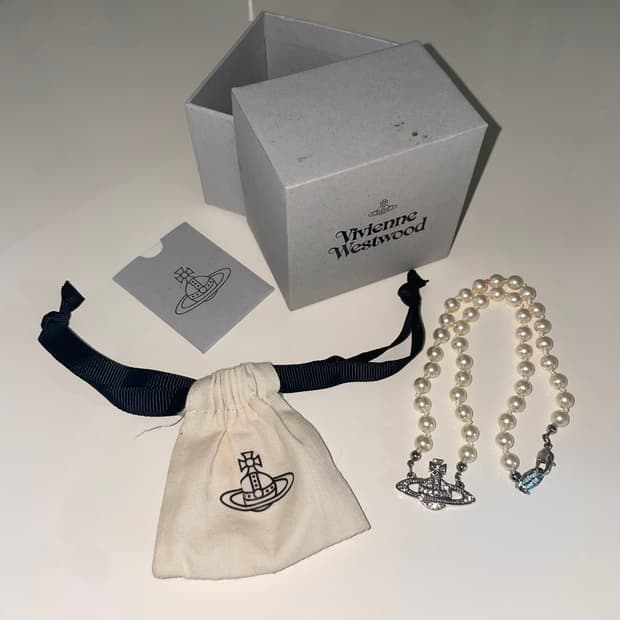 비비안 웨스트우드 미니 바스 릴리프 초커 실버