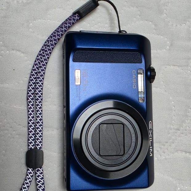 CASIO EXILIM EX-ZR200