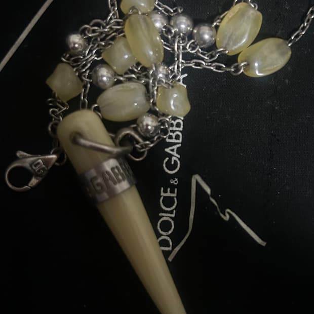 돌체앤가바나 상아 목걸이