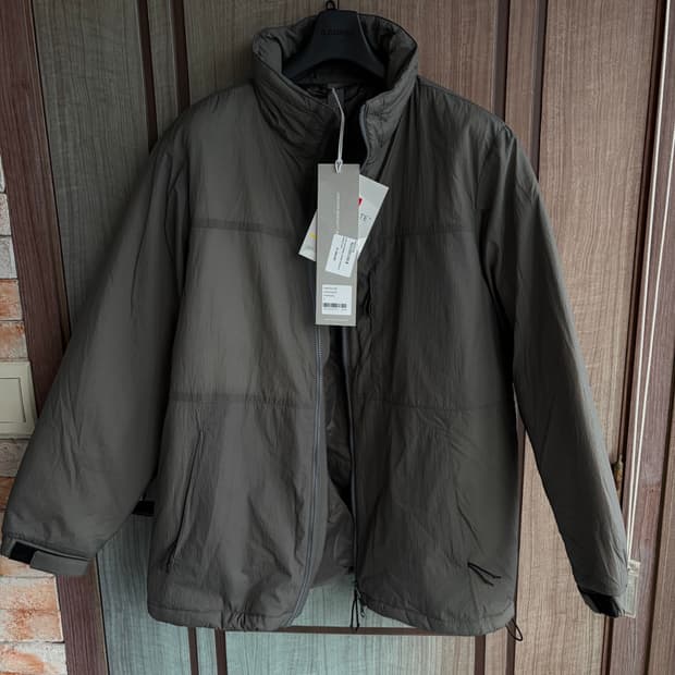 새상품(S)언어펙티드 UAF 패디드 점퍼 차콜 세이지그린