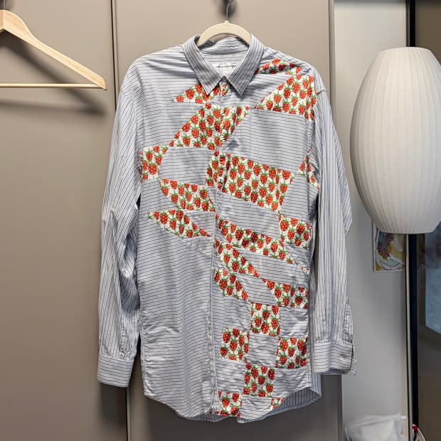 Comme des Garcons Shirt. 딸기 모자이크
