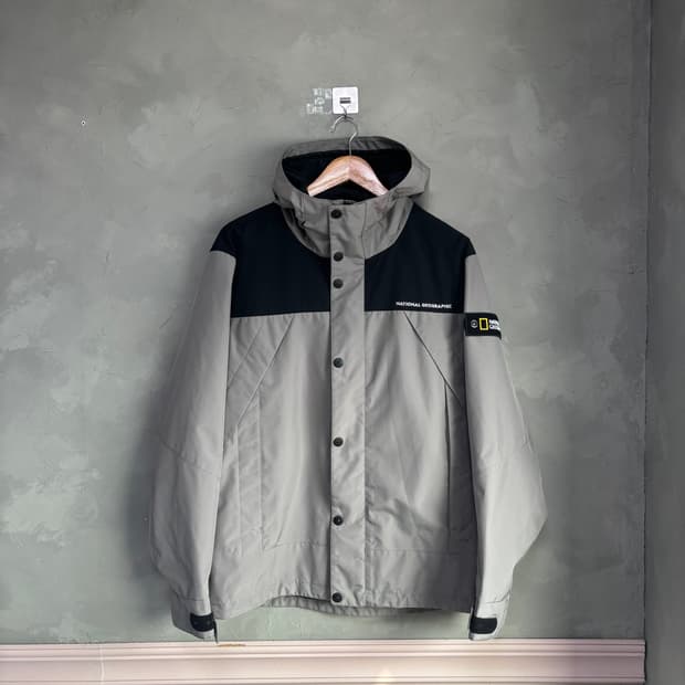 네셔널지오그래픽 바람막이 베이지 카키