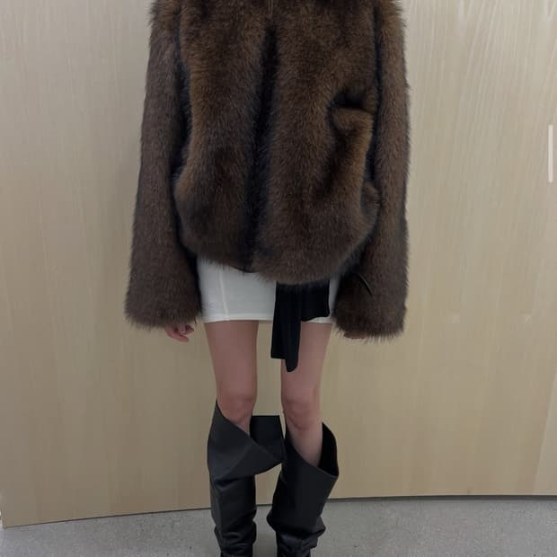 세릭 브러쉬드 퍼 자켓 브라운