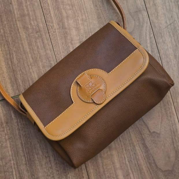 Courreges 꾸레쥬 빈티지 레더 크로스백