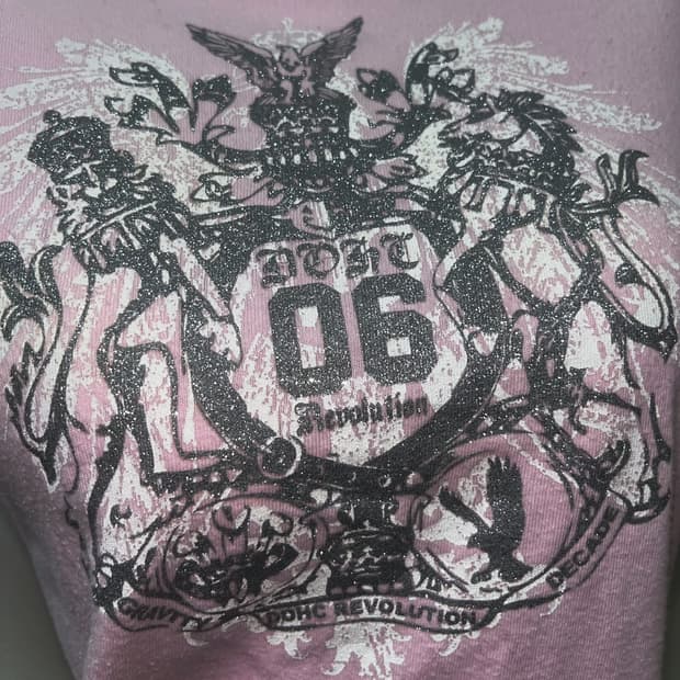 DOHC 베이비 핑크 글리터 그래픽 반팔티