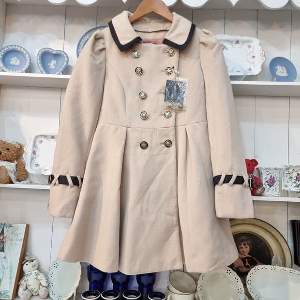허니번치(Honey Bunch) 베이지 더블버튼 코트