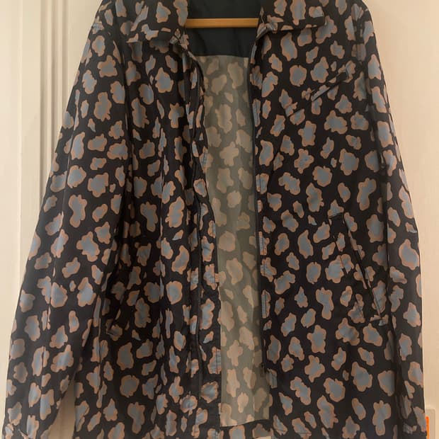 아크네 바람막이