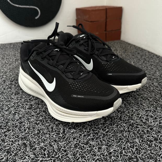 나이키 보메로 18 블랙 275mm 런닝화