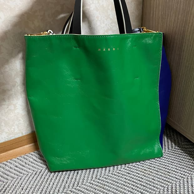 마르니 뮤제오 소프트백 그린 토트백