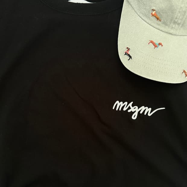  MSGM 자수 로고 커시브 코튼 크루넥 티셔츠 블랙