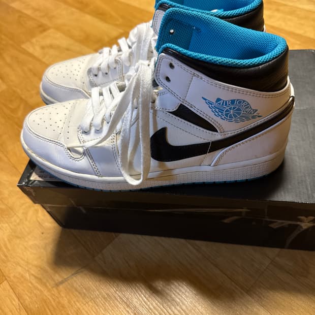 나이키 조던 1 미드 레이저 블루 275