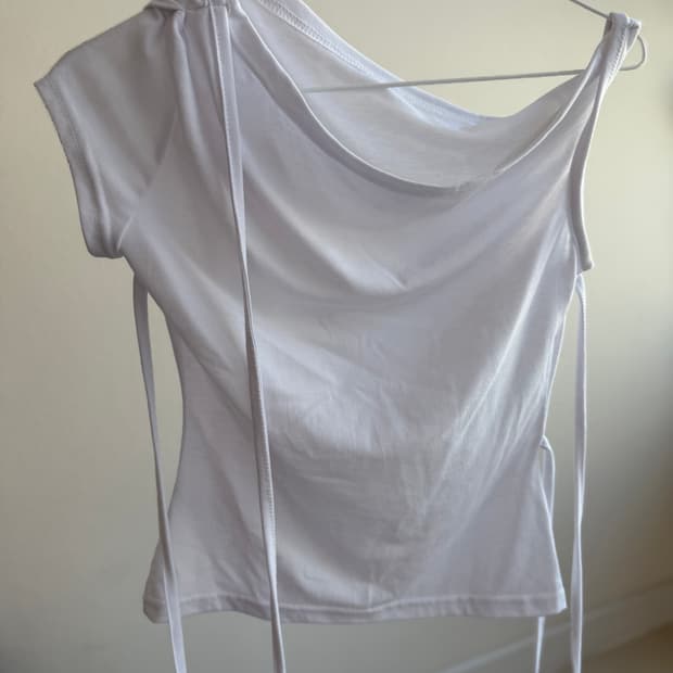 화이트 원숄더 드레이프 티셔츠 (29cm) 반팔티 자라