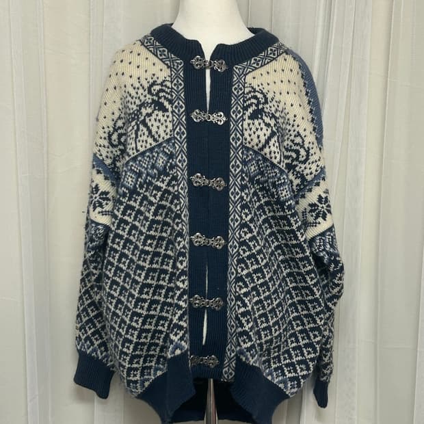 데일오브노르웨이 노르딕 버클 가디건