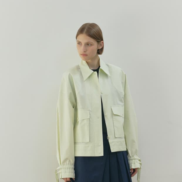 에토스 하프 플리츠 미디스커트 네이비