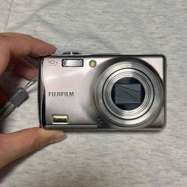 풀박 아일릿 키키 디카 파인픽스 f80exr