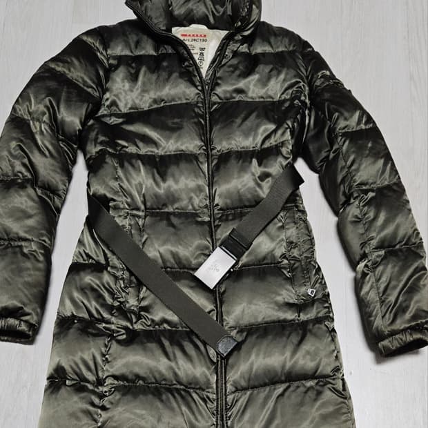 프라다 여성 롱패딩 40사이즈 카키색