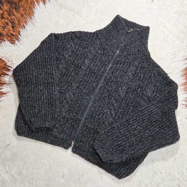 챠콜 하이넥 크롭 투웨이 니트집업