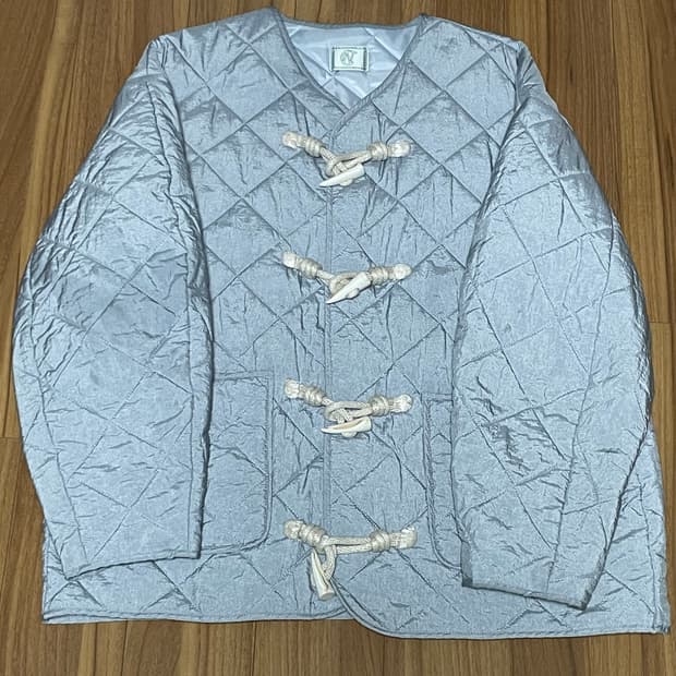 nocontent 노컨텐츠 퀄팅 라운드 점퍼(라이트블루