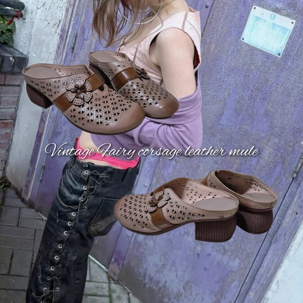 Vintage Fairy corsage leather mule