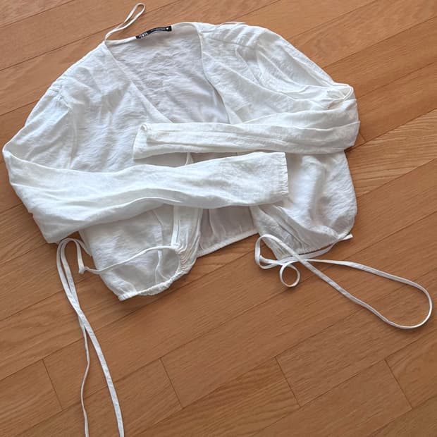 자라 화이트 랩 크롭 블라우스 M 가디건