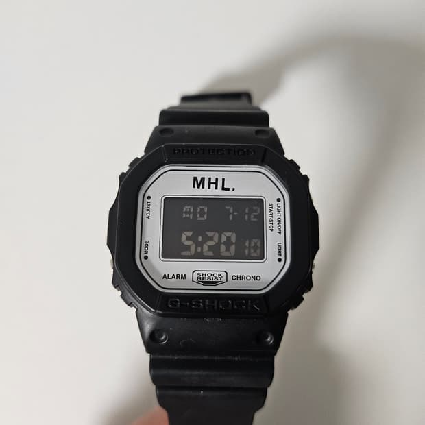 카시오 MHL 디지털 손목시계