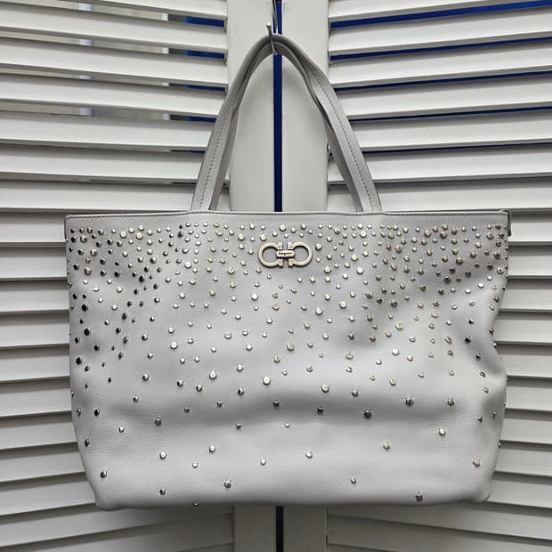 살바토레페라가모 스터드 토트백