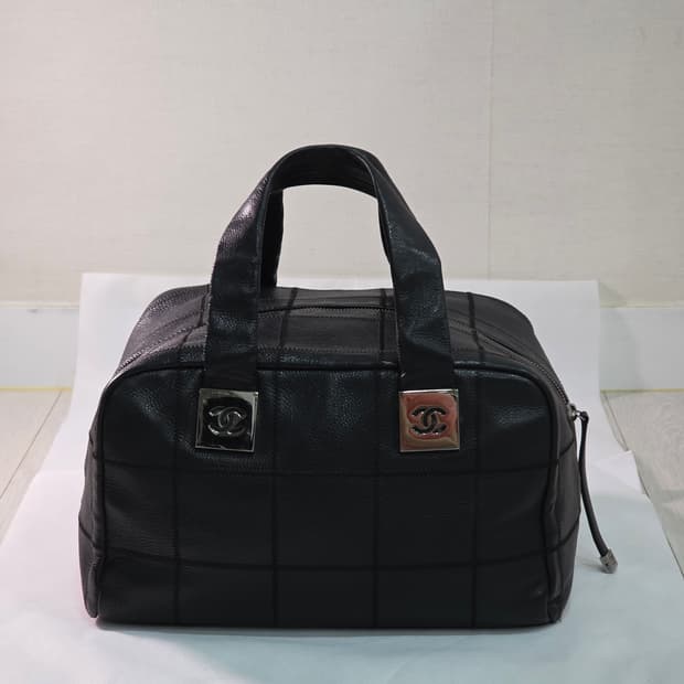 샤넬 은장 캐비어 스킨 cc로고 보스턴 볼링백