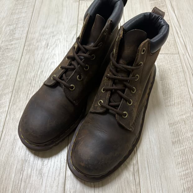 닥터마틴 6홀 크레이지홀스 270