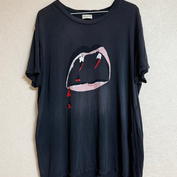 생로랑 16 에디슬리먼 블러드 러스터 티셔츠