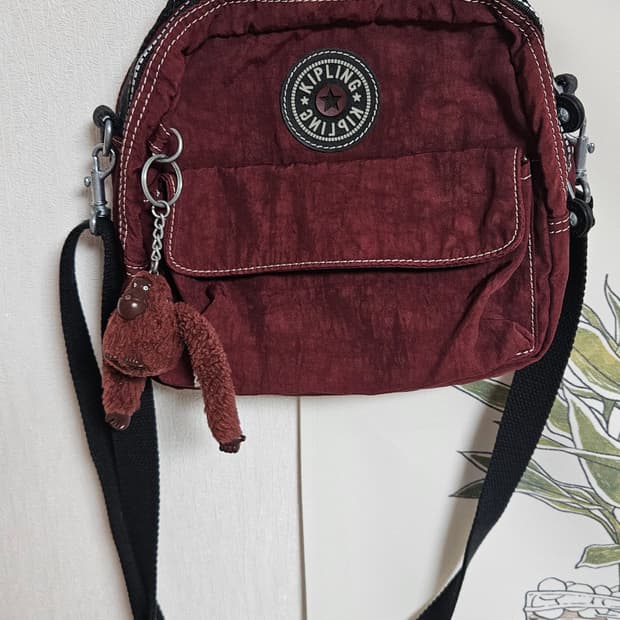 키플링 가방 크로스백/버건디 와인컬러