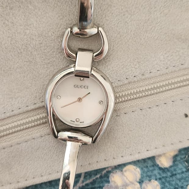 구찌 다이아 자개판 손목시계