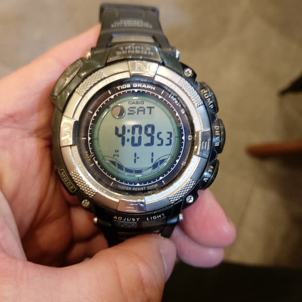 카시오 프로트렉 디지털 시계 