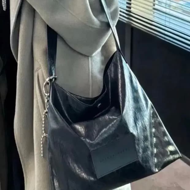 (거의새상품) 트리밍버드 레더 미니 숄더백