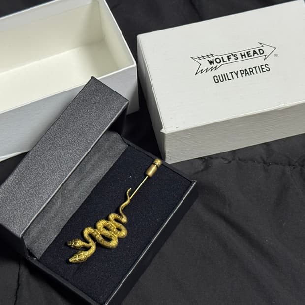 와코마리아 WOLF'S HEAD 뱀 브로치