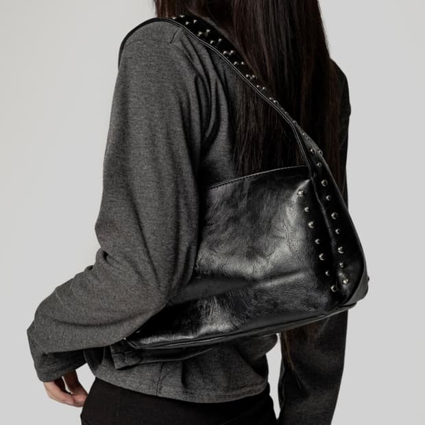 스터드 숄더백 black