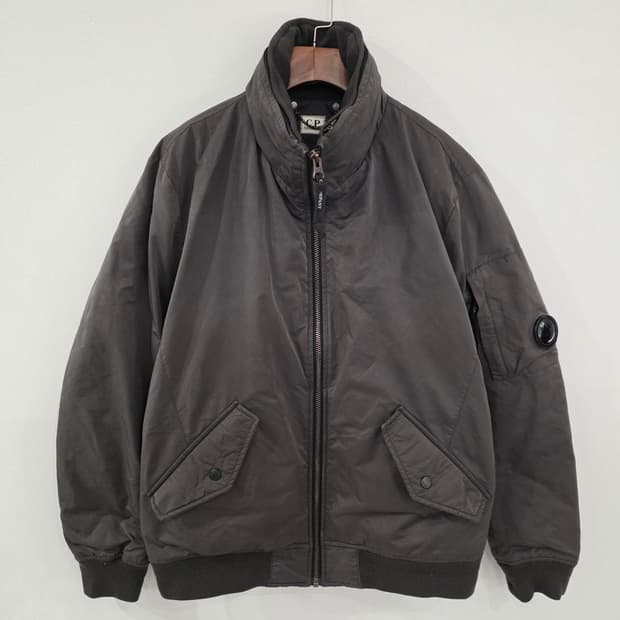 CP컴퍼니 브라운 봄버 자켓 100