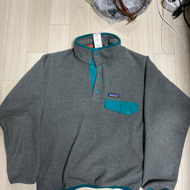 파타고니아 신칠라 빈티지 샤이아라보프 착용