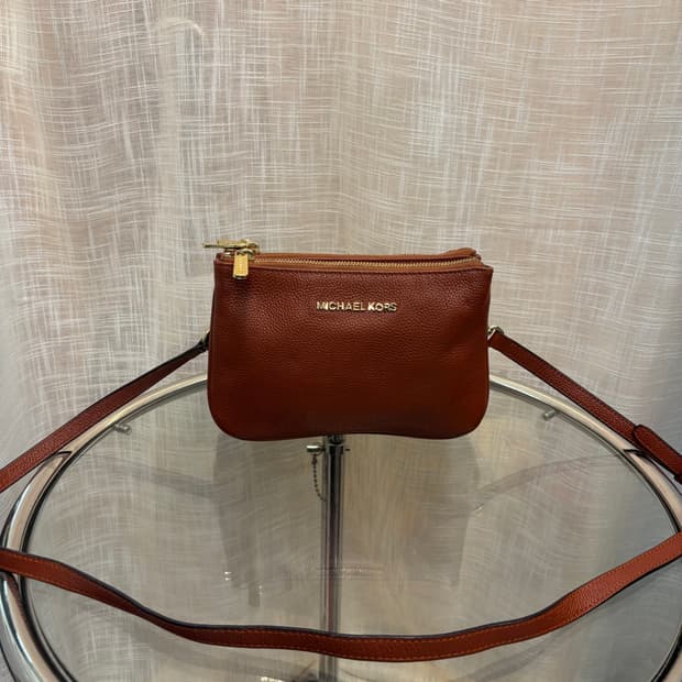 정품 마이클코어스 레더 크로스백    