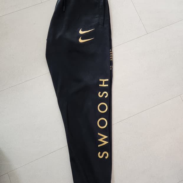 나이키 퓨추라 골드 더블스우시 조거 팬츠