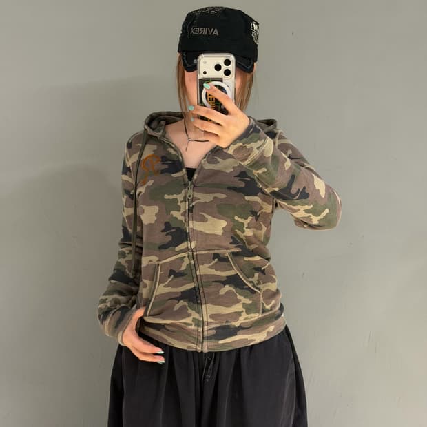 camo pattern stitch detail hood zip-up