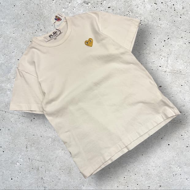 [M] 꼼데가르송 플레이 골드 하트 반팔티 B643