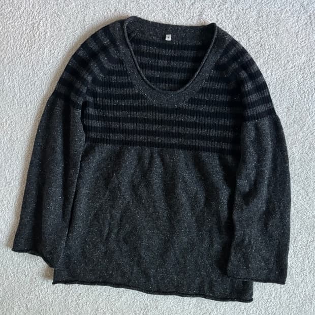 일본빈티지 y2k 차콜 블랙 스트라이프 작사 니트