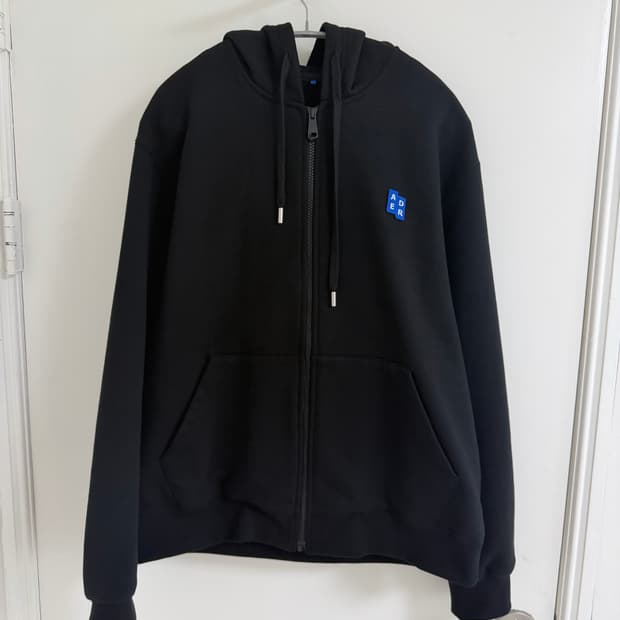 아더에러 시그니피컨트 TRS/BL 태그 후드 집업 01 블랙