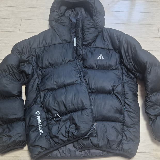 나이키 ACG 루나레이크m 패딩 블랙 색상입니다. 
