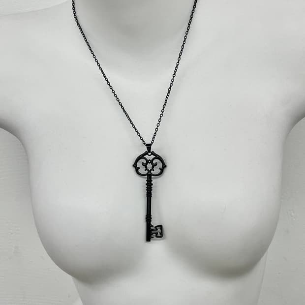 블랙페어리 키 네크리스