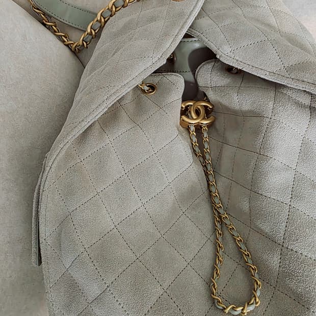 샤넬 25백 스웨이드 미듐 새상품