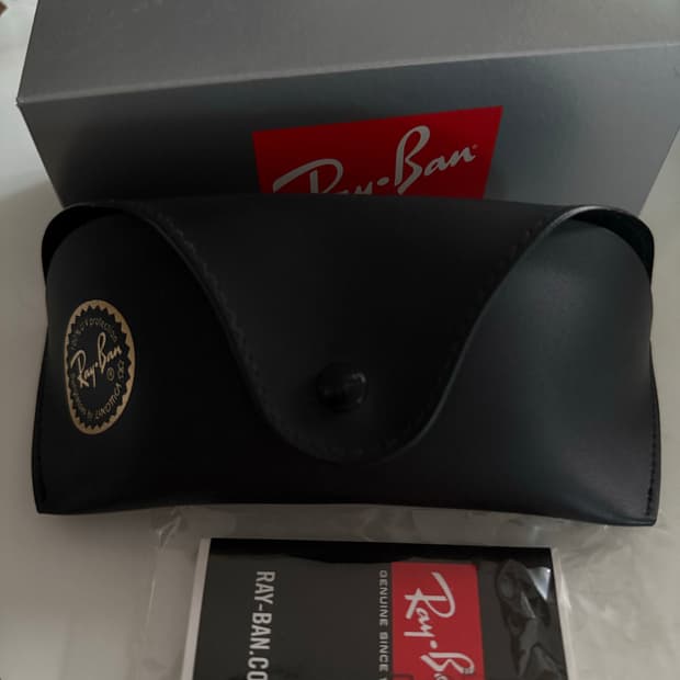 레이밴 대디오 구성품 다있어요